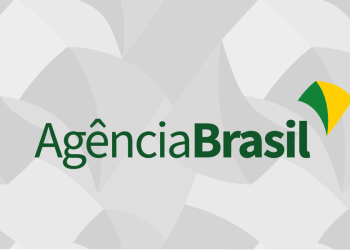 Autoridades brasileiras decidem afundar porta-aviões