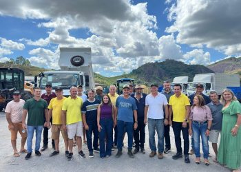 Governo entrega equipamentos para associações de agricultores de São Roque do Canaã