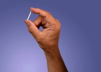 Planos de saúde já são obrigados a cobrir implante contraceptivo Implanon