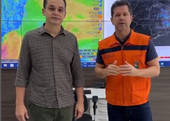 Prefeitura de Vitória mobiliza equipes diante das fortes chuvas; Pazolini acompanha trabalho na Defesa Civil