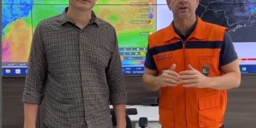 Prefeitura de Vitória mobiliza equipes diante das fortes chuvas; Pazolini acompanha trabalho na Defesa Civil