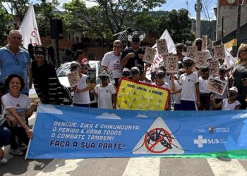 Ação de combate à dengue mobiliza e orienta população no bairro Grande Vitória