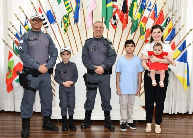 Menino fã da PMES realiza visita ao Quartel do Comando-Geral