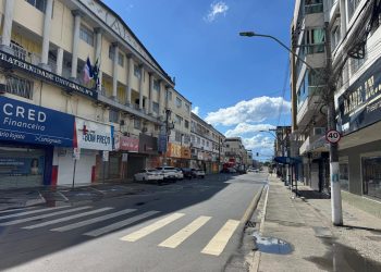 Prefeitura retira quase 1 tonelada de cabos inutilizados em nova ação de higienização no Centro de Linhares