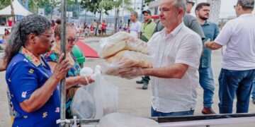 Município de Vila Velha realiza ações de troca de recicláveis por pães e de adoção de animais